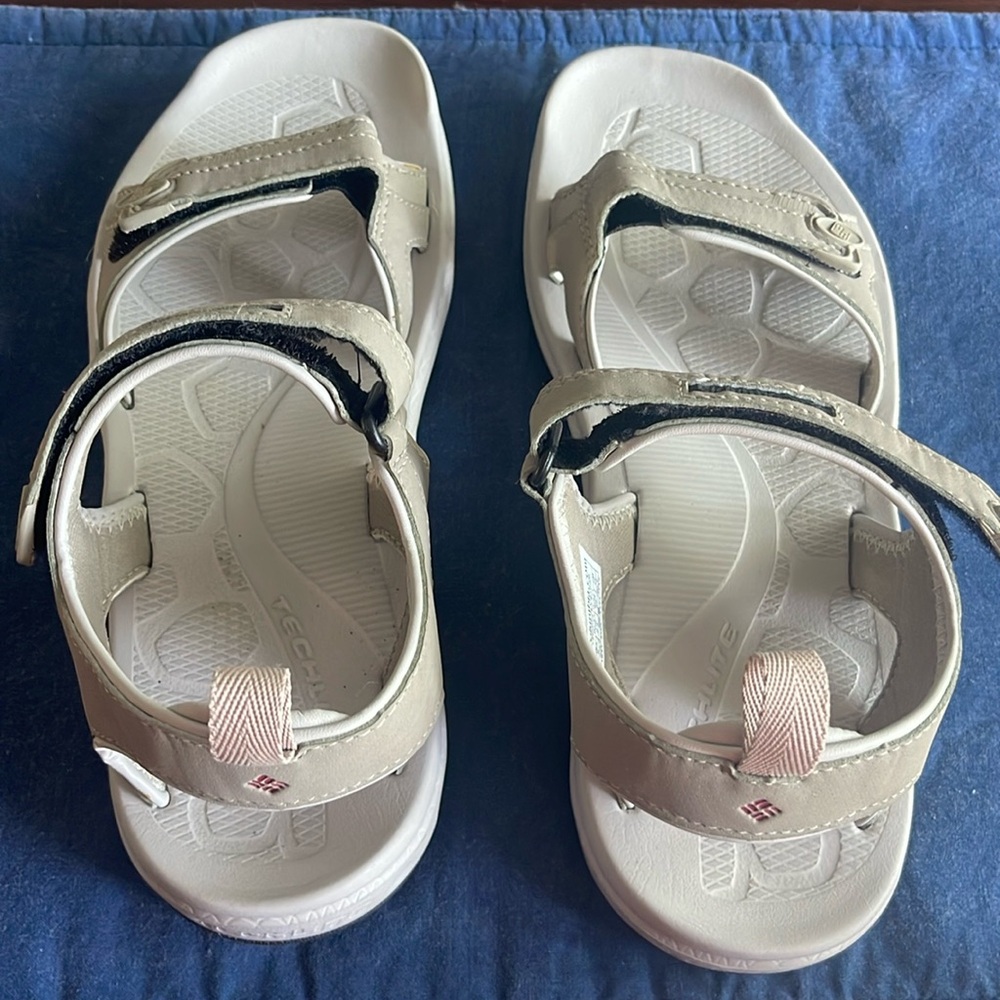 Columbia Techlite Women's Comfort Sandals Size 8 Cream Comfy Hiking Excellent